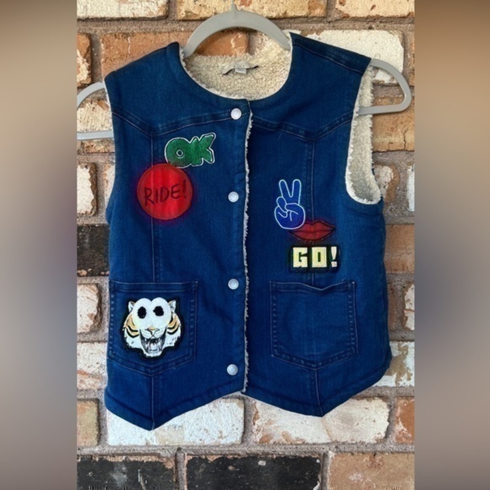 Stella McCartney Girls Patch Embroidered Denim Sherpa vest